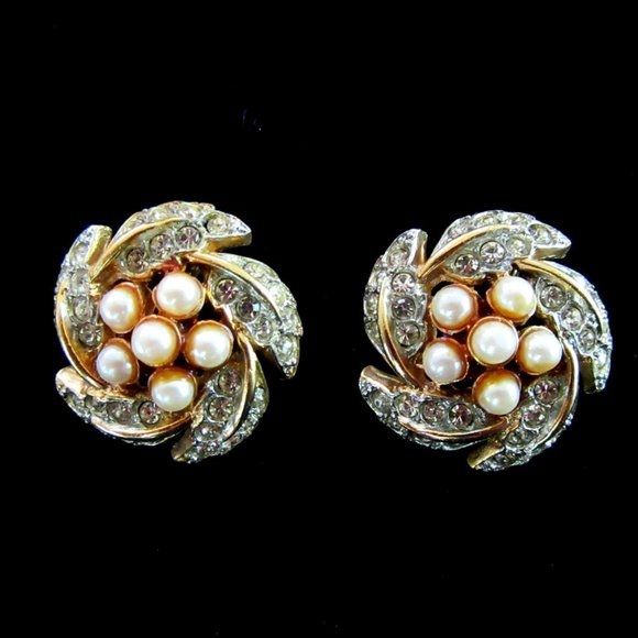 Vintage clear rhinestone & faux pearl swirl pierced Mid Century Revival earrings - Picture 1 of 4